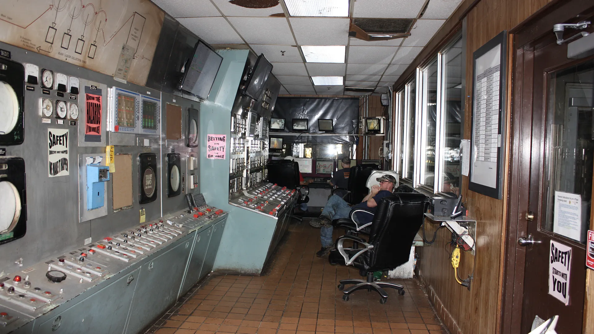 WestRock paper mill control room before Tresco's renovation.